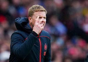 伊萨克真的无法挽回？埃迪豪：沟通是关键，但眼下他确实无法出战