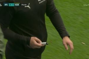 太阳报：球迷多次往场内扔杂物，伊普斯维奇可能遭到处罚