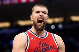 祖巴茨：面对小阵容我就在低位惩罚他们 被包夹就给队友创造机会