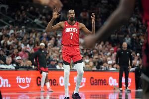 杜兰特主谈进攻:不能只靠我和申京 队友们越多参与进来越好