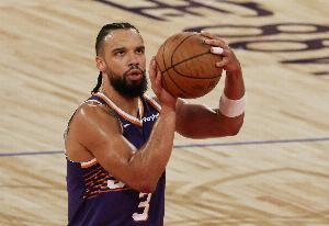 狄龙:我喜欢防守让比赛充满对抗性 得分是锦上添花让对手崩溃